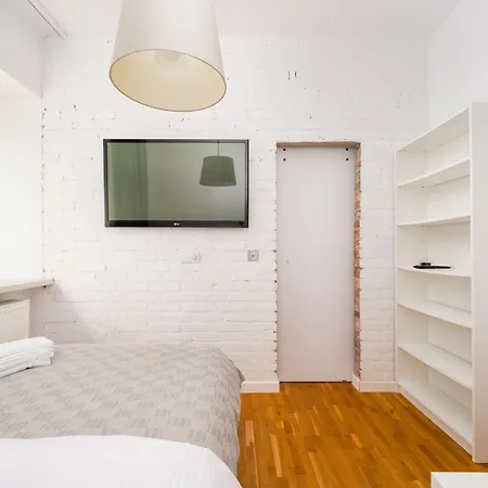 Metro Raclawicka Comfy By Bookinghost