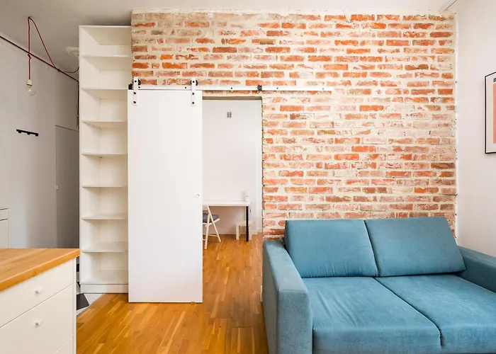 Metro Raclawicka Comfy By Bookinghost *