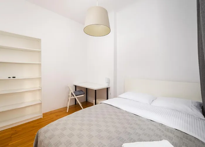 Metro Raclawicka Comfy By Bookinghost